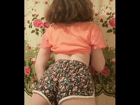 ❤️ Gadis muda seksi menanggalkan celana pendeknya di depan kamera Pelacur pada kami ️❤