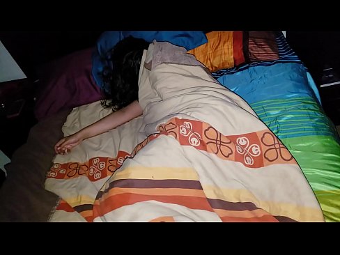 ❤️ Anak tiri memarahi ibu tirinya yang masih muda saat dia tidur. Pelacur pada kami ️❤